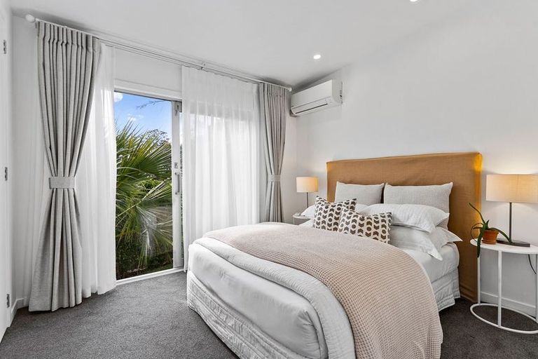 Photo of property in 104 Glendhu Road, Bayview, Auckland, 0629