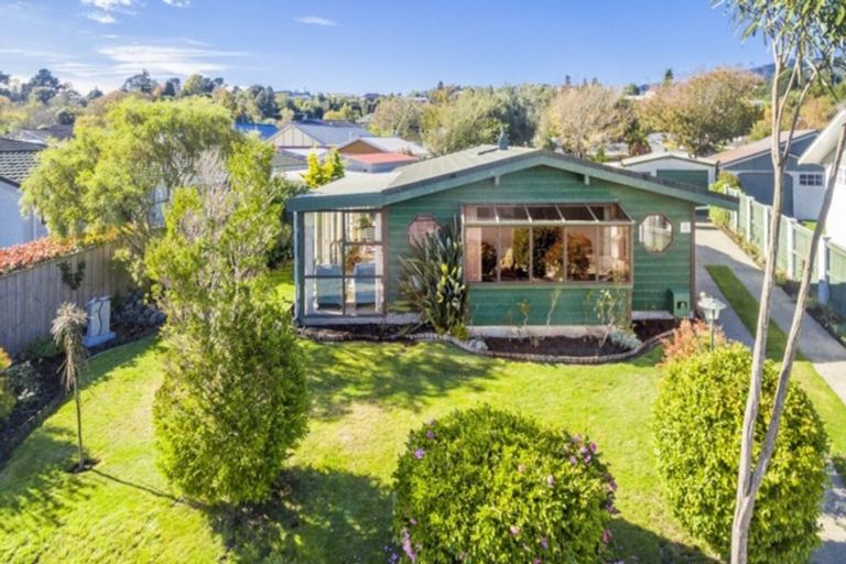 Photo of property in 8 Roband Crescent, Brown Owl, Upper Hutt, 5018