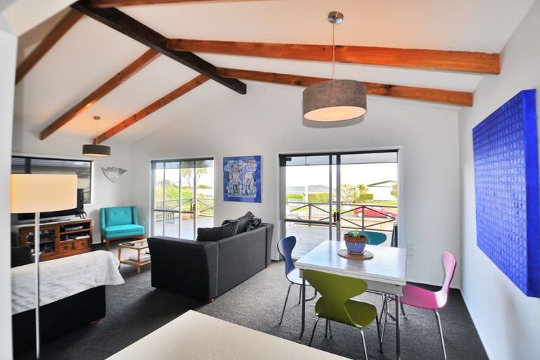 Photo of property in 9 Barrier View Road, Leigh, 0985