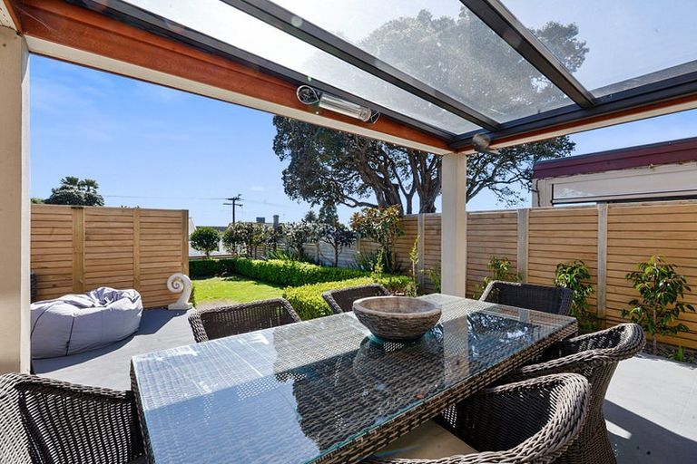 Photo of property in 250b Courtenay Street, Strandon, New Plymouth, 4312