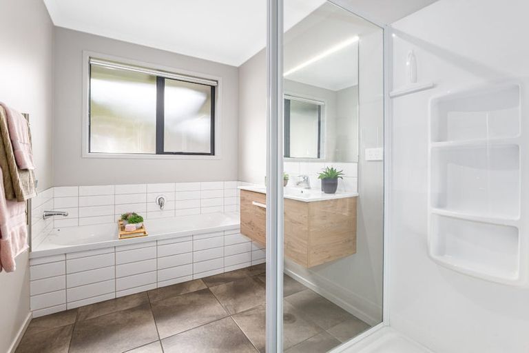 Photo of property in 31 Mooring Close, Whitby, Porirua, 5024