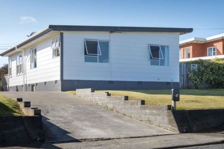 Photo of property in 9 Morere Street, Titahi Bay, Porirua, 5022