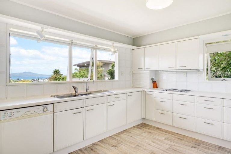 Photo of property in 57 Parr Terrace, Castor Bay, Auckland, 0620