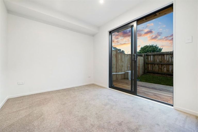 Photo of property in 6/107 Hobsonville Road, West Harbour, Auckland, 0618