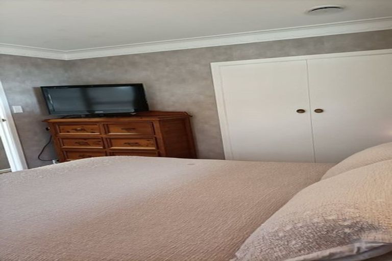 Photo of property in 5 Sutton Crescent, Papatoetoe, Auckland, 2025