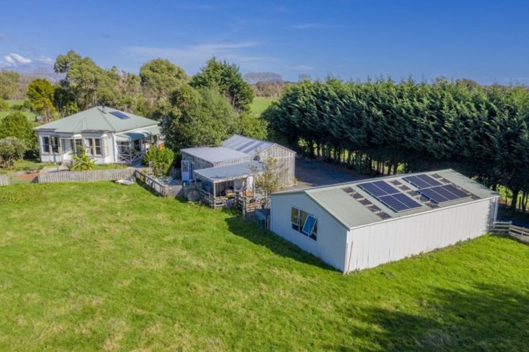 Photo of property in 217 Muhunoa Road West, Ohau, Levin, 5570