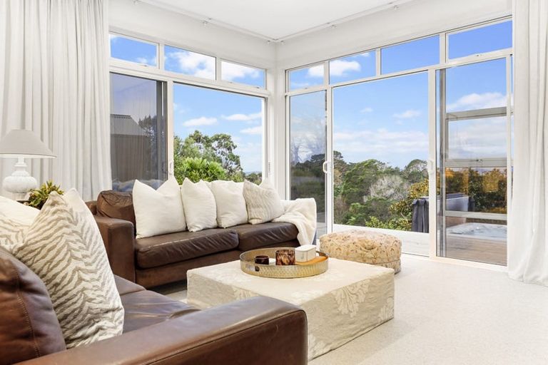 Photo of property in 156 Candia Road, Henderson Valley, Auckland, 0614