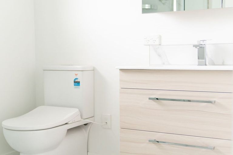 Photo of property in 52a Vodanovich Road, Te Atatu South, Auckland, 0610