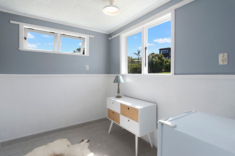 Photo of property in 4 Penguin Street, Leigh, 0985