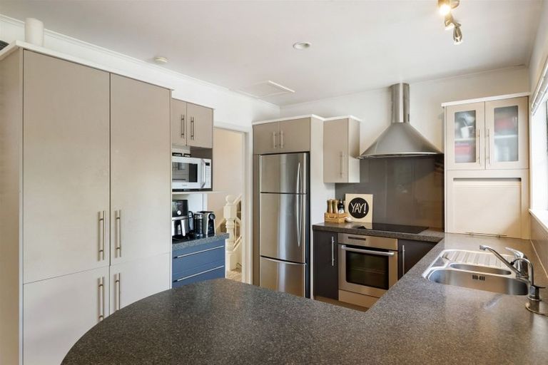 Photo of property in 16 Anakiwa Place, Milford, Auckland, 0620