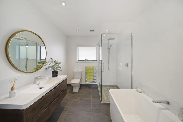 Photo of property in 18b Devon Road, Bucklands Beach, Auckland, 2012