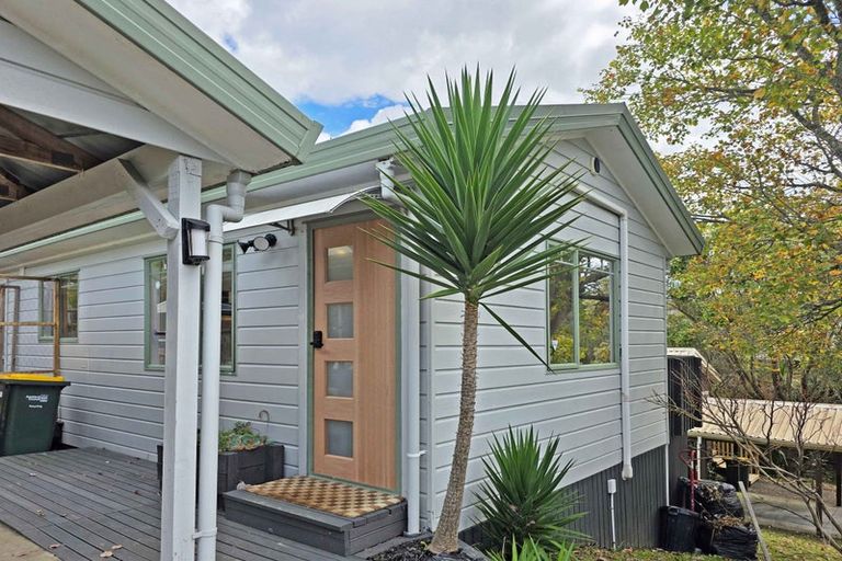 Photo of property in 86a Colwill Road, Massey, Auckland, 0614
