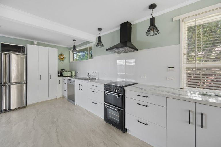 Photo of property in 18 Lipscombe Crescent, Havelock North, 4130