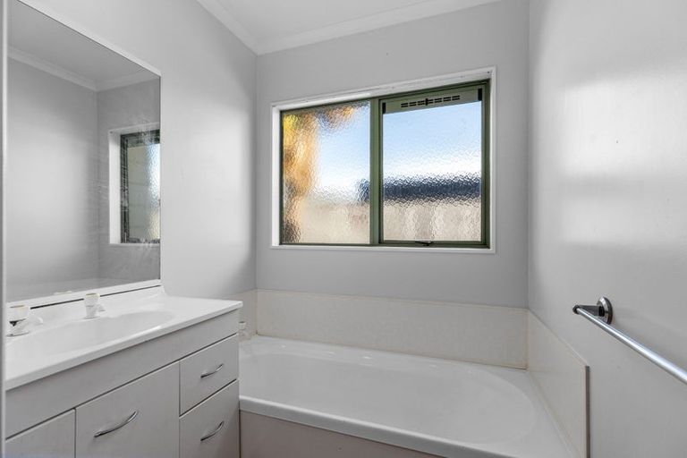 Photo of property in 22 Longstead Avenue, Papamoa Beach, Papamoa, 3118