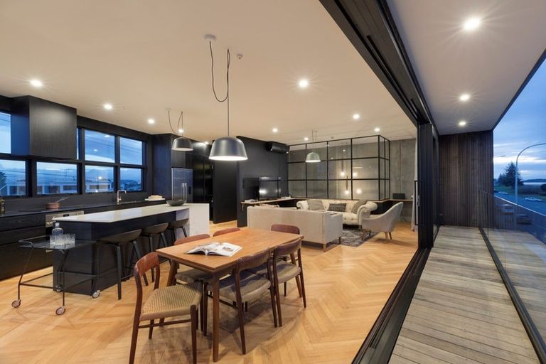 Photo of property in 212 Marine Parade, Mount Maunganui, 3116