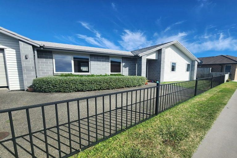 Photo of property in 19 Naeo Close, Papamoa Beach, Papamoa, 3118