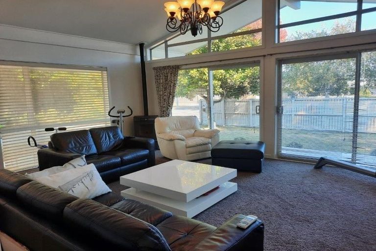 Photo of property in 226 Memorial Avenue, Burnside, Christchurch, 8053