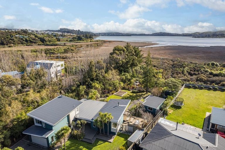 Photo of property in 21 Paekakariki Hill Road, Pauatahanui, Porirua, 5381