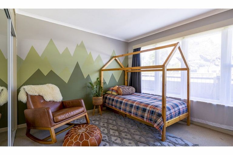 Photo of property in 52 Sylvan Crescent, Te Atatu South, Auckland, 0610