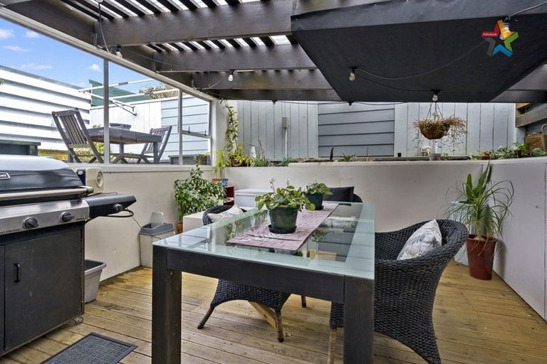 Photo of property in 10a Chapman Street, Newlands, Wellington, 6037