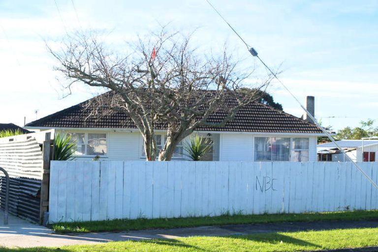 Photo of property in 10 Raglan Street, Mangere East, Auckland, 2024