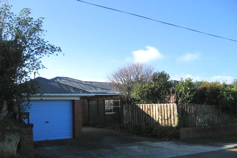 Photo of property in 19 Corlett Road, Plimmerton, Porirua, 5026