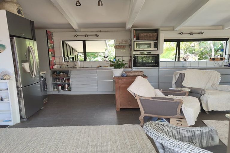 Photo of property in 15 Puriri Place, Tuateawa, Coromandel, 3583