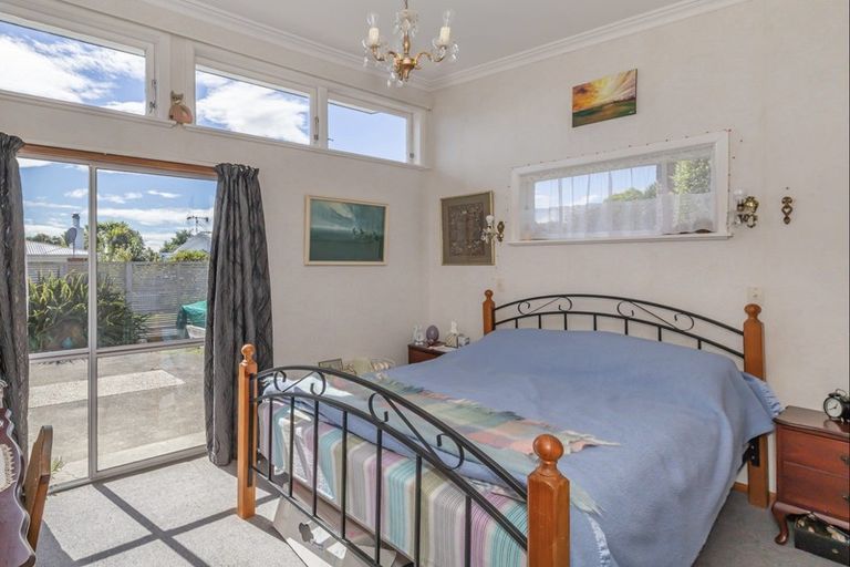 Photo of property in 8 Royal Place, Levin, 5510