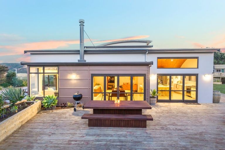 Photo of property in 3 Coroglen Rise, Pukerua Bay, 5026