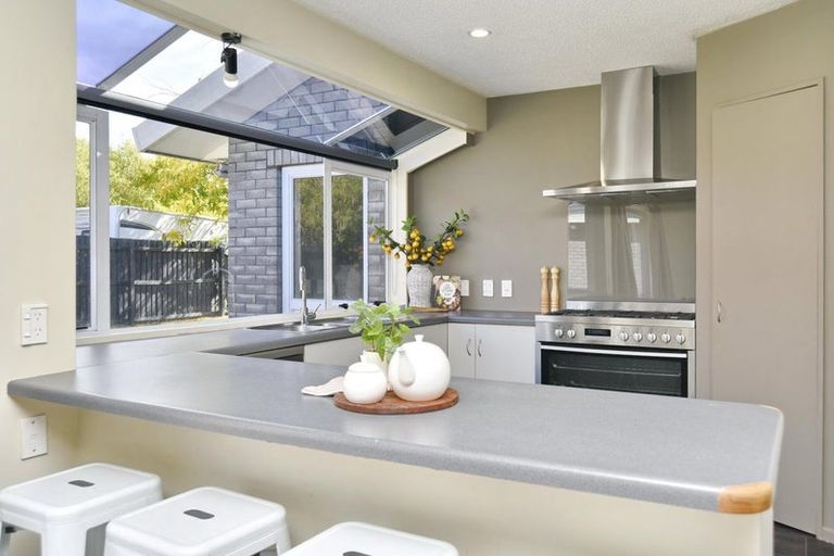 Photo of property in 142 Royal Park Drive, Parklands, Christchurch, 8083