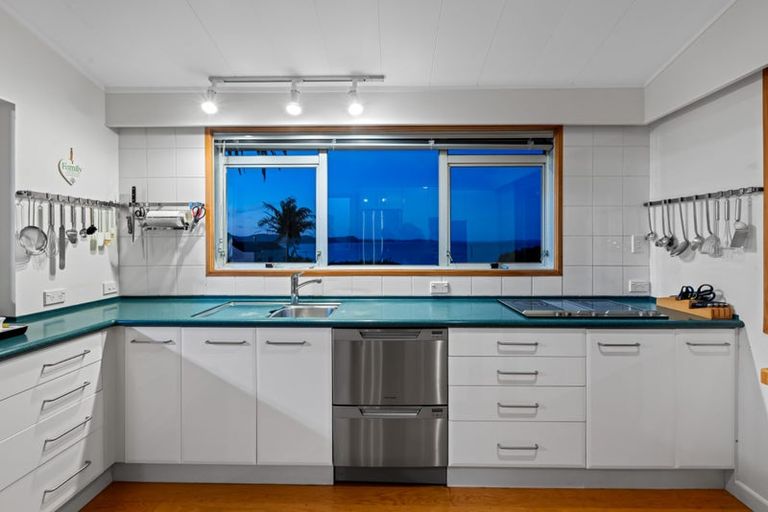 Photo of property in 30 Upper Chelverton Drive, Red Beach, 0932