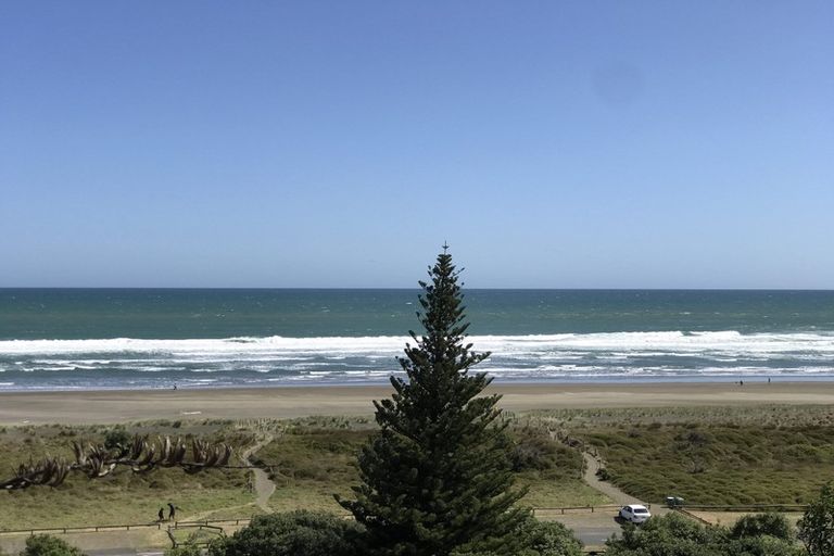 Photo of property in 30 Garden Road, Piha, New Lynn, 0772