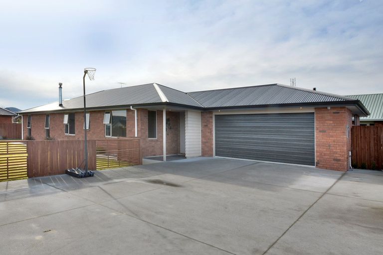 Photo of property in 18 William James Close, Mosgiel, 9024