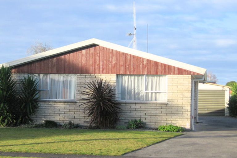Photo of property in 102 Oakfield Crescent, Pukete, Hamilton, 3200
