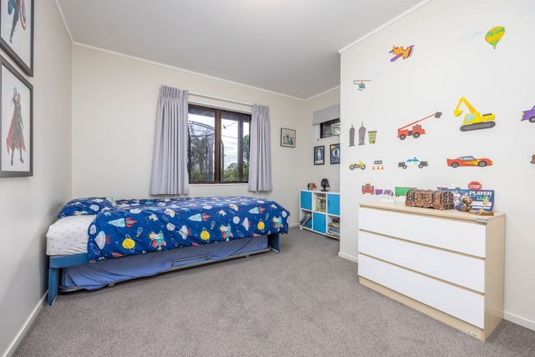 Photo of property in 2/33-35 Teal Crescent, Beach Haven, Auckland, 0626