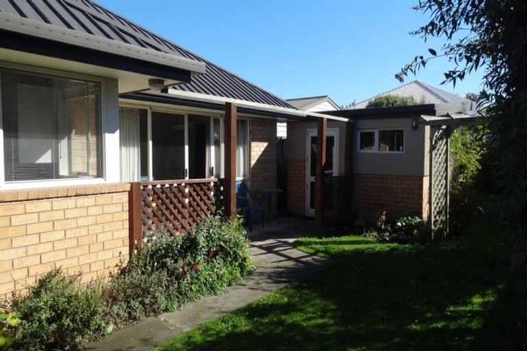 Photo of property in 1 Middlepark Road, Sockburn, Christchurch, 8042