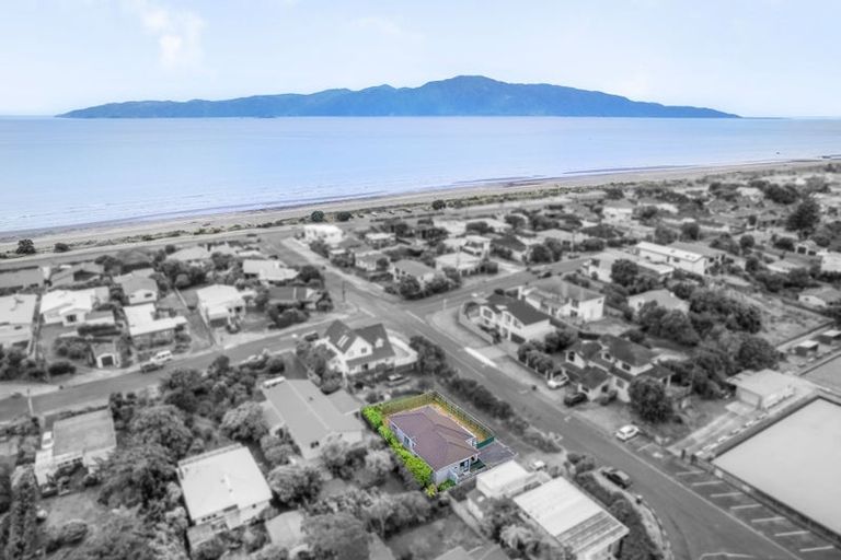 Photo of property in 12 Toru Road, Paraparaumu Beach, Paraparaumu, 5032