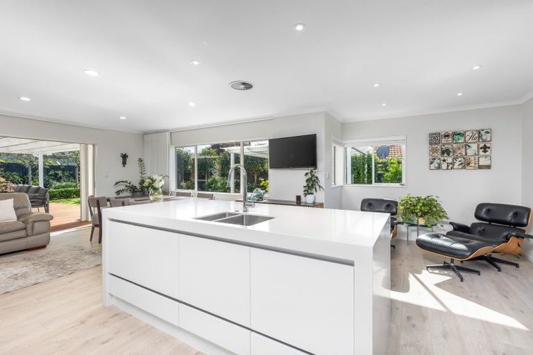 Photo of property in 17 Te Wharau Drive, Greenhithe, Auckland, 0632