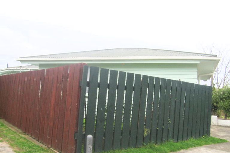 Photo of property in 2/14 Walnut Way, Maungaraki, Lower Hutt, 5010