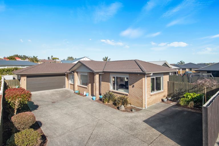 Photo of property in 19 Magnolia Drive, Waiuku, 2123