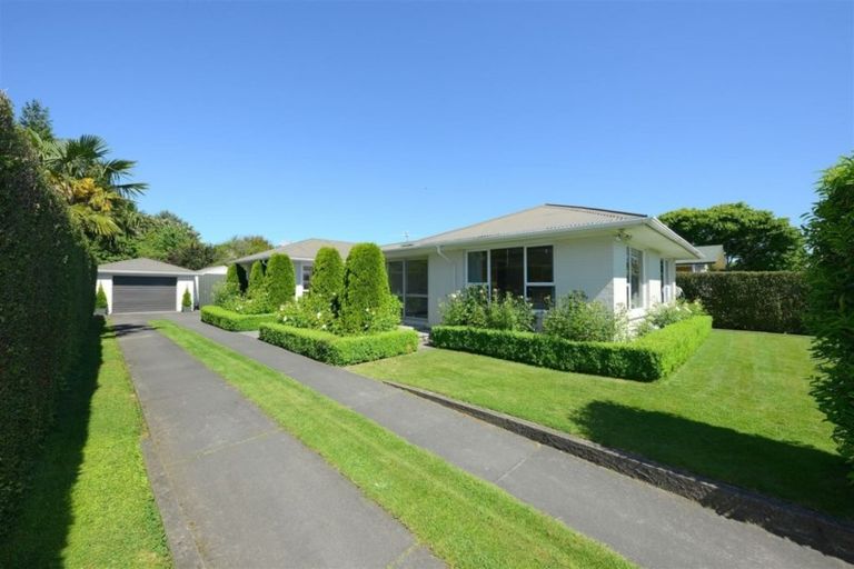 Photo of property in 8 Yardley Street, Avonhead, Christchurch, 8042