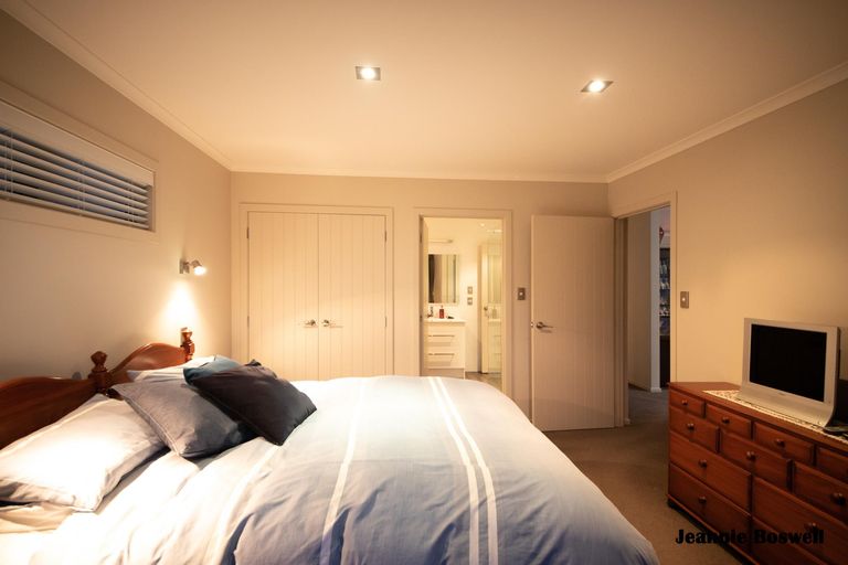 Photo of property in 5 Virtue Place, Hokowhitu, Palmerston North, 4410