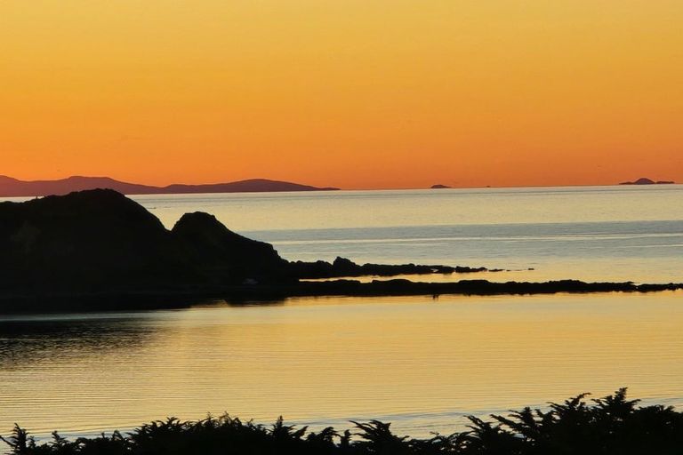 Photo of property in 16 Mana View Road, Paremata, Porirua, 5026