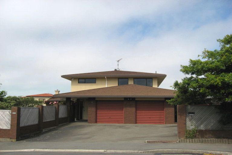 Photo of property in 2 Inverness Lane, Redcliffs, Christchurch, 8081