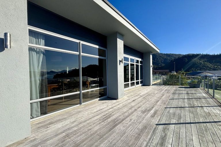 Photo of property in 33 Harbour View Heights, Picton, 7220