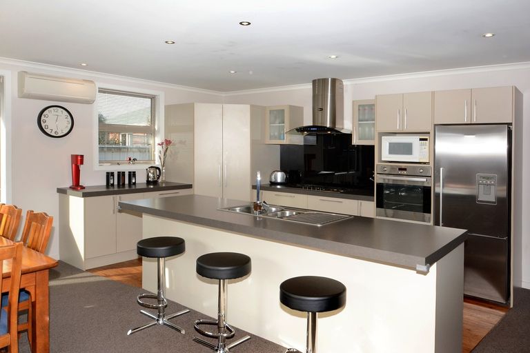 Photo of property in 18 William James Close, Mosgiel, 9024