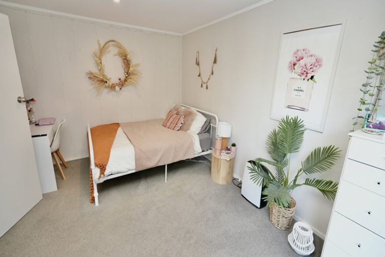 Photo of property in 7 Hillgrove Place, Fitzherbert, Palmerston North, 4410