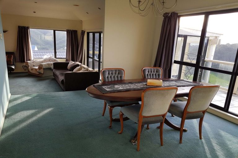 Photo of property in 19 Landsdowne Terrace, Karori, Wellington, 6012