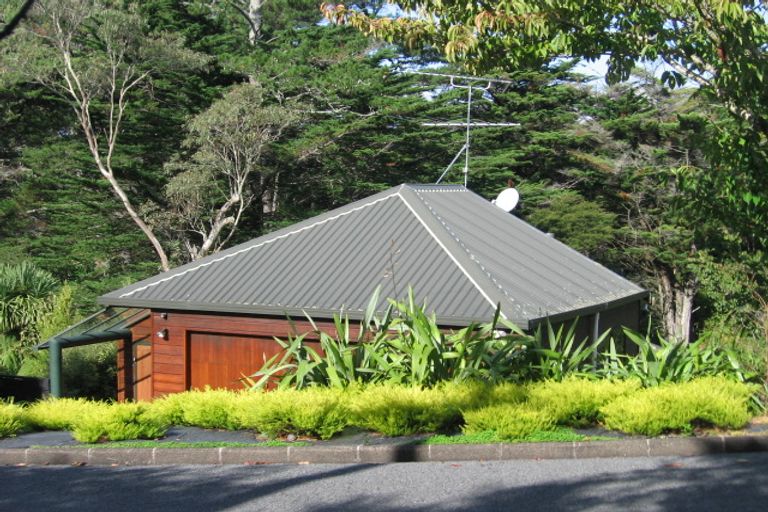 Photo of property in 9 Fairmount Road, Titirangi, Auckland, 0604