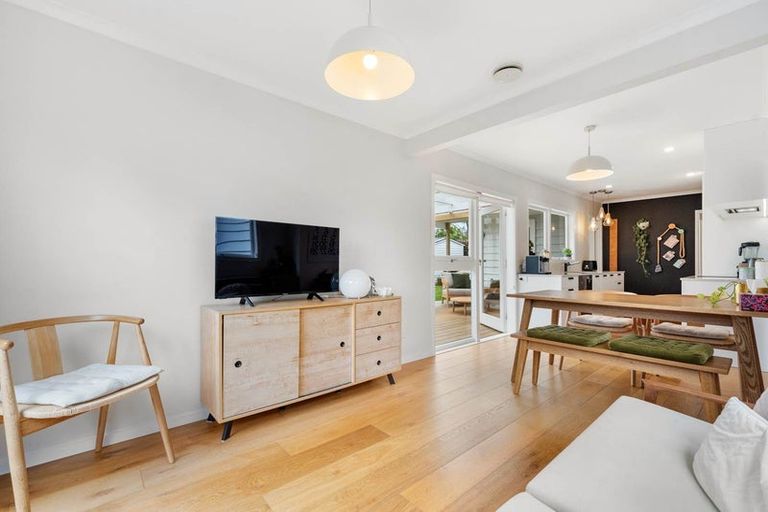 Photo of property in 18 Booralee Avenue, Botany Downs, Auckland, 2010